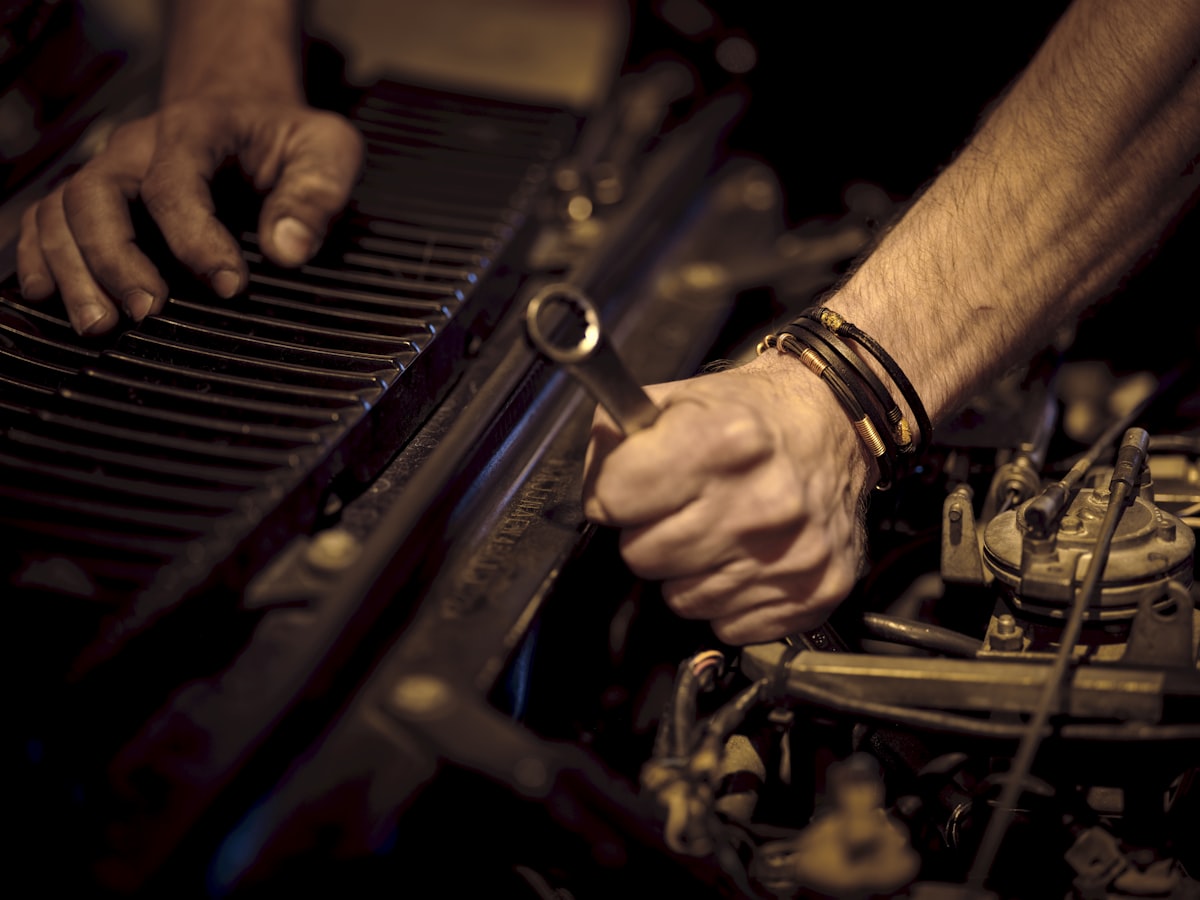 Mechanic in the workshop